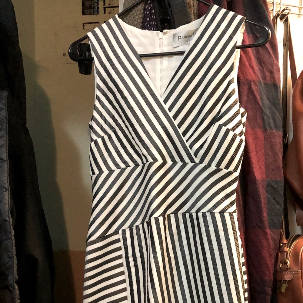 Knee length dress sleeveless